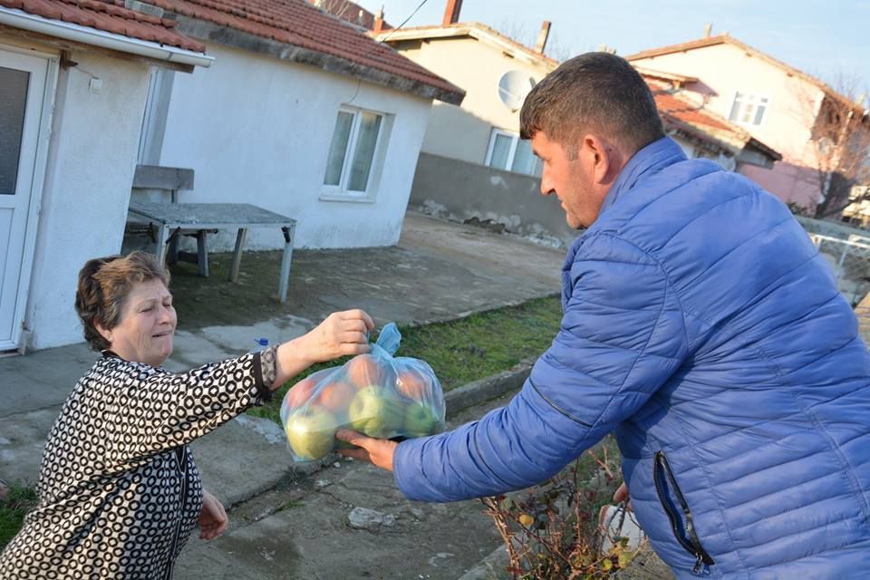 Belediye Meyve İkram Etti.