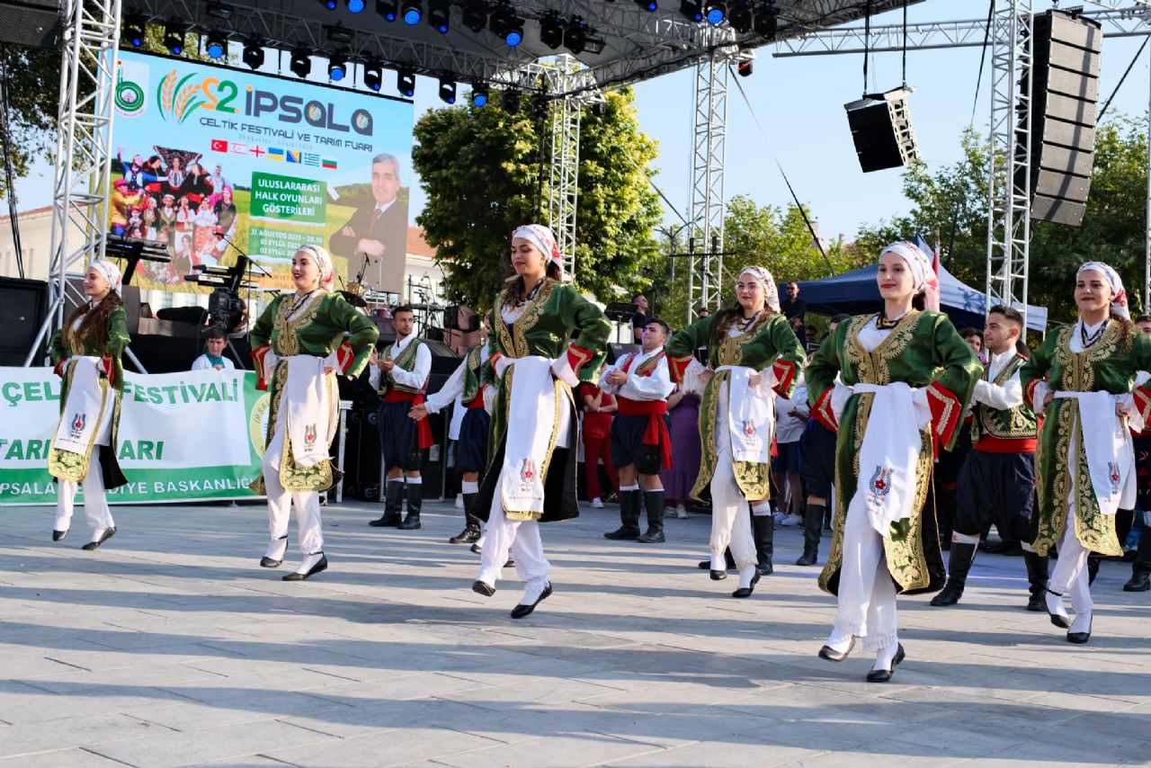 Festivale Noktayı Zinet Sali Koydu.