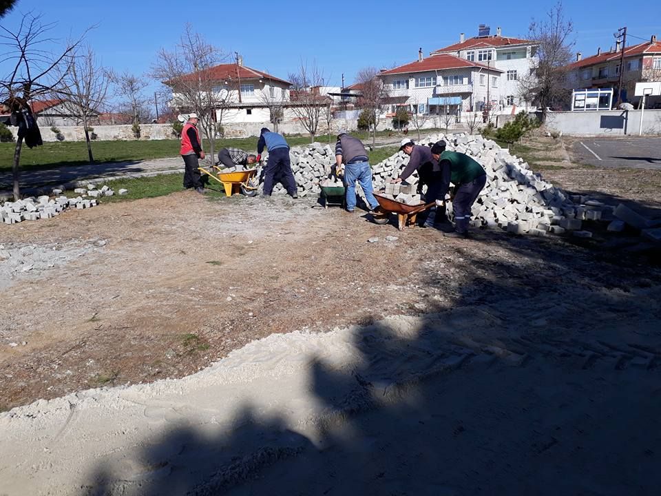 İbriktepe’de İmece Usulü Taş Döşendi.