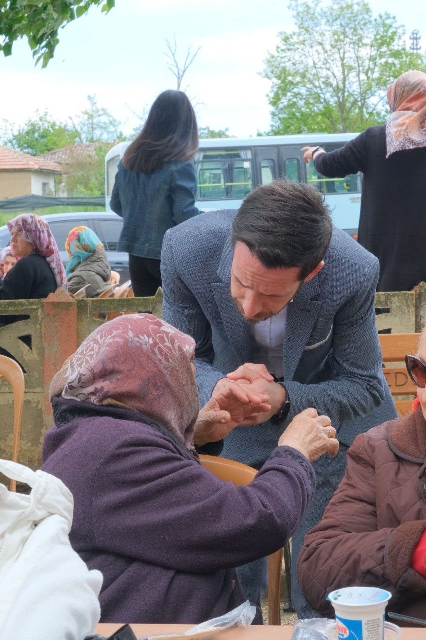 Mitinge Davet Ve Seçim Çalışması Bir Arada