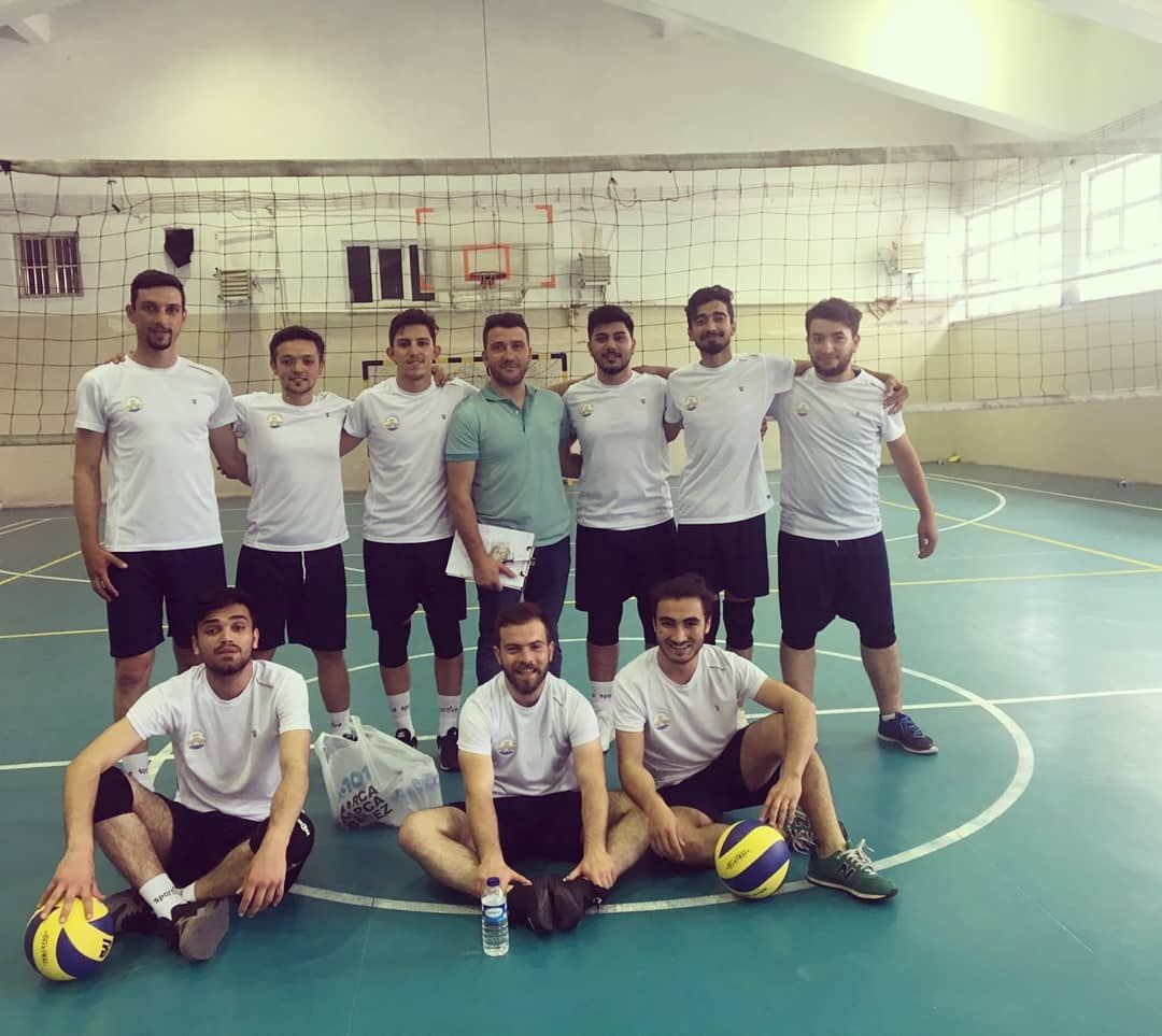 İMYO Futbol ve Erkek Voleybol Takımları Yarı Finalde