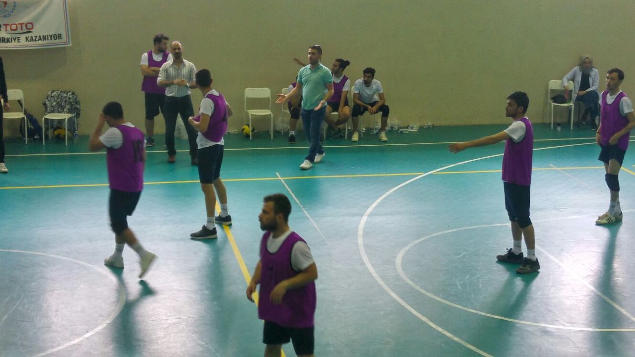 İMYO Futbol ve Erkek Voleybol Takımları Yarı Finalde