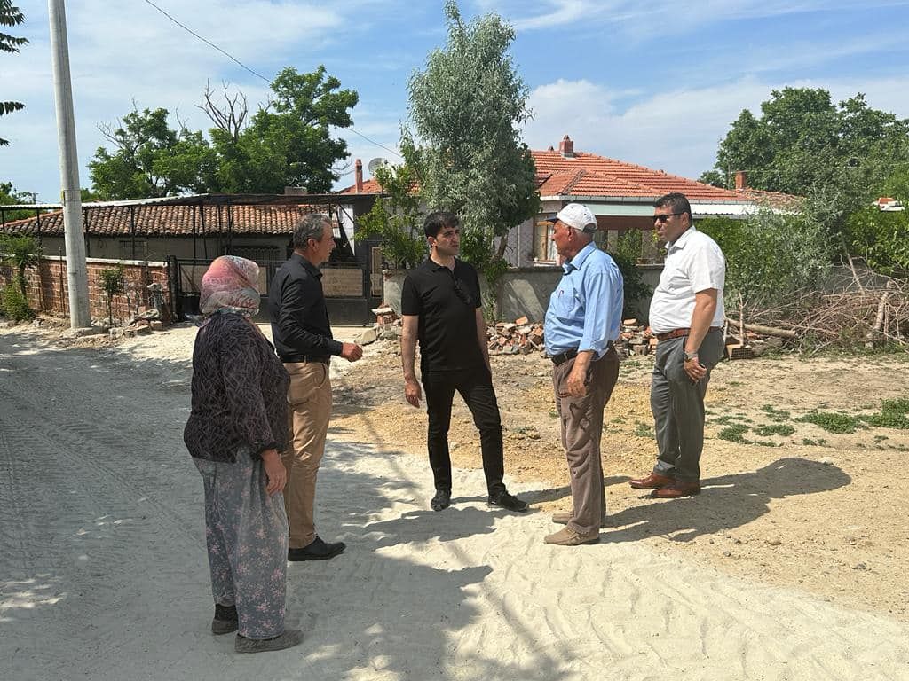 Sevgili, Köylerde İncelemelerde Bulundu.