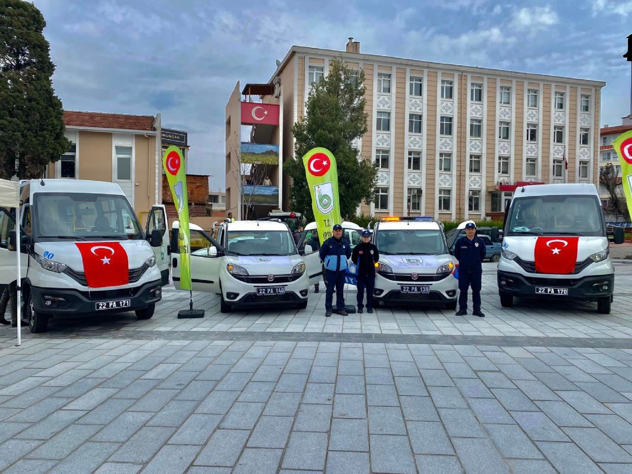 Belediyenin Yeni Araçları Törenle Hizmete Girdi