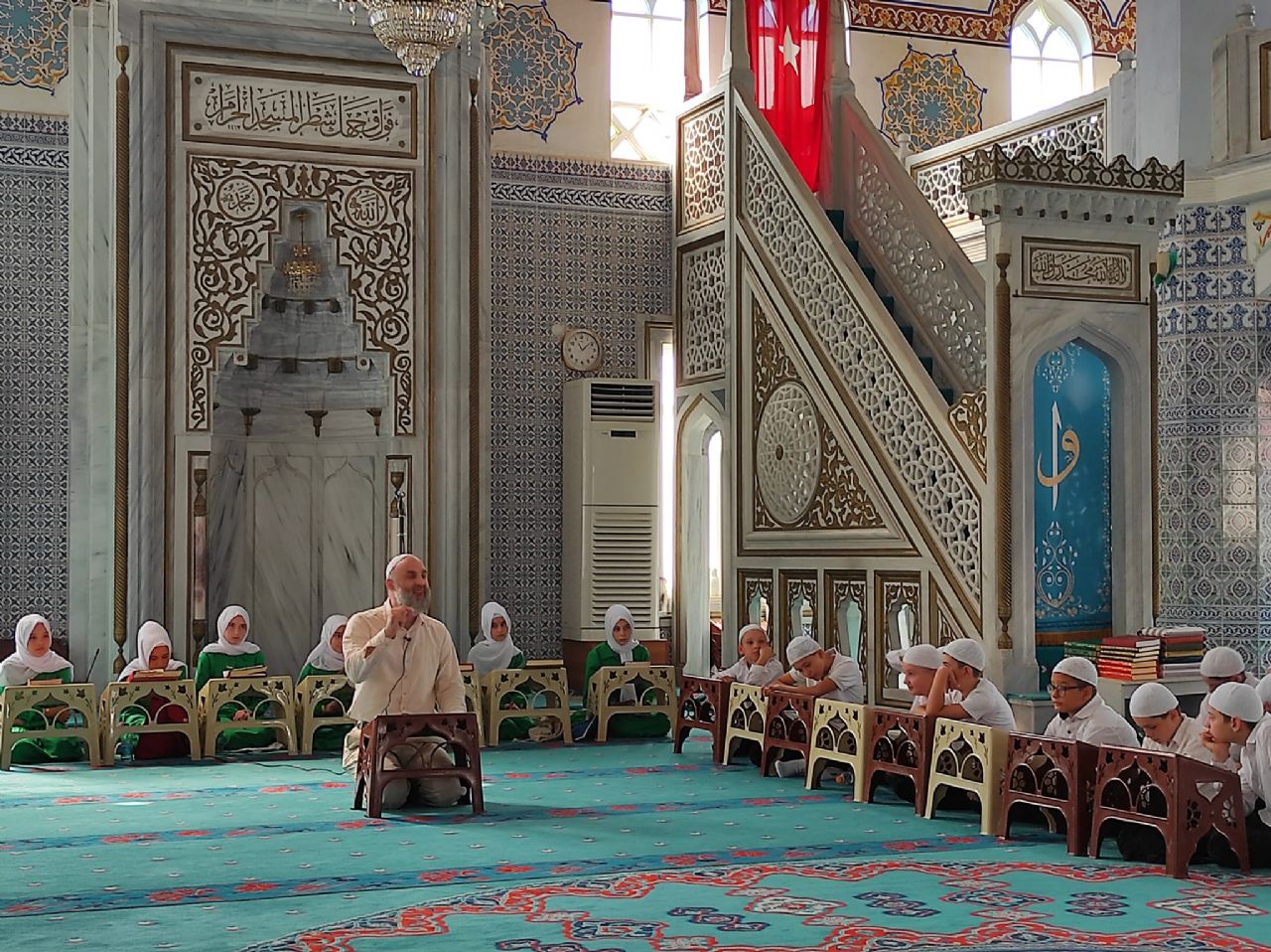 Yaz Kur'an Kursu Öğrencilerinin Hatim Duası Yapıldı