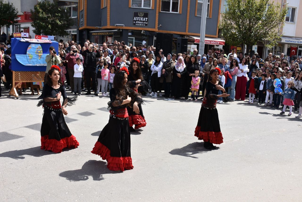 23 Nisan Coşku İçinde Kutlandı