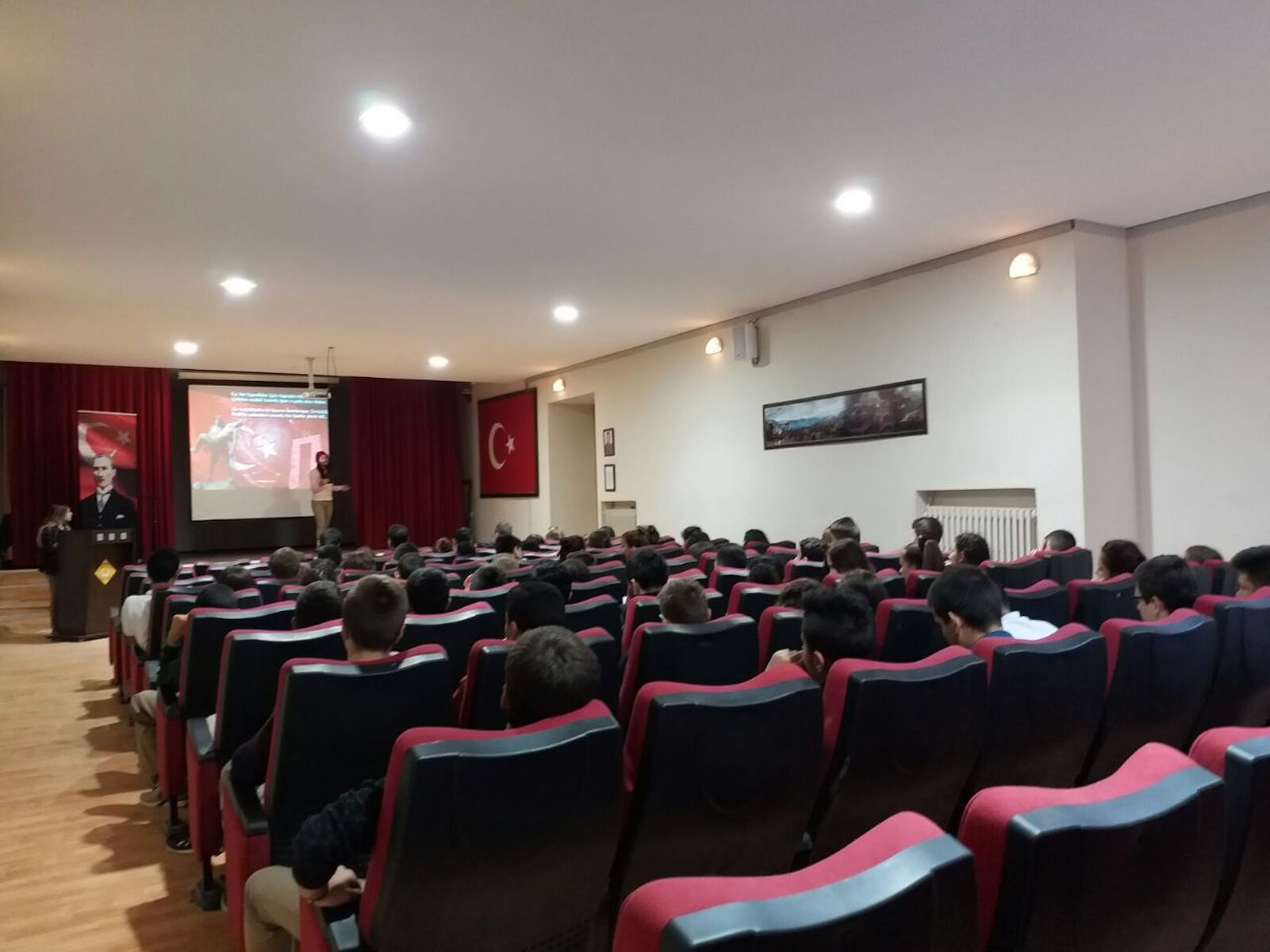 Anadolu Lisesinde Vatan Sevgisi Programı Düzenlendi.