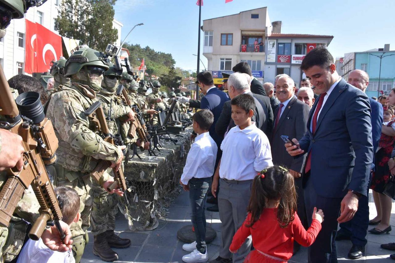 100.Y?l Co?ku ?çinde Kutland?.  Ba?ka Cumhuriyet Yok!