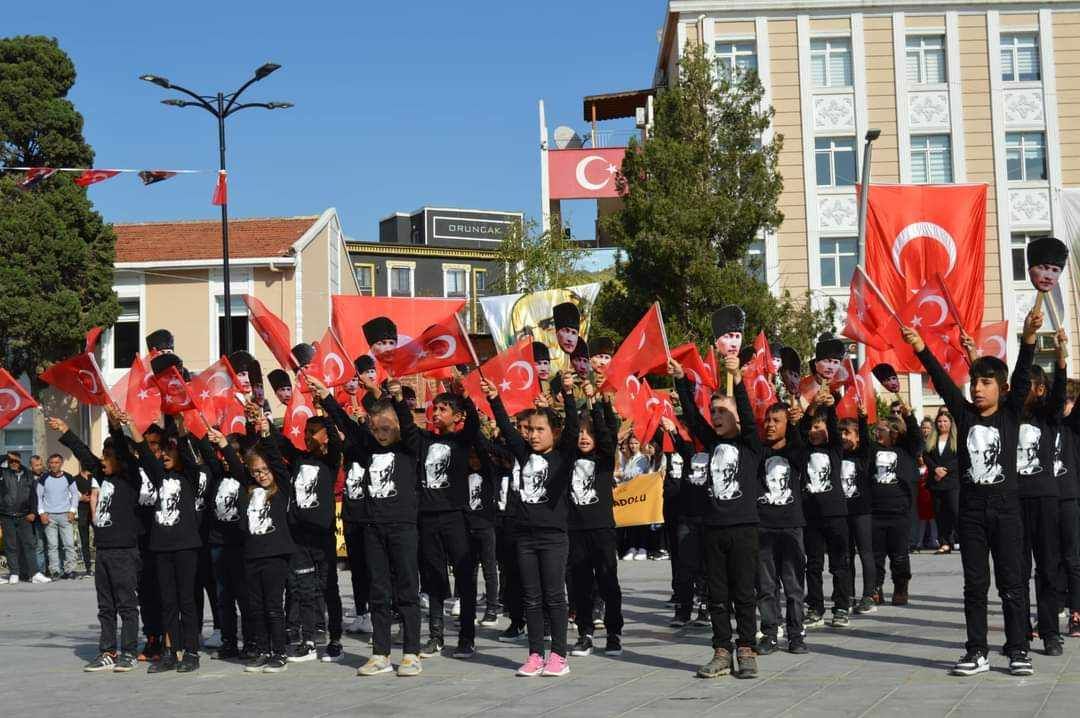 100.Y?l Co?ku ?çinde Kutland?.  Ba?ka Cumhuriyet Yok!