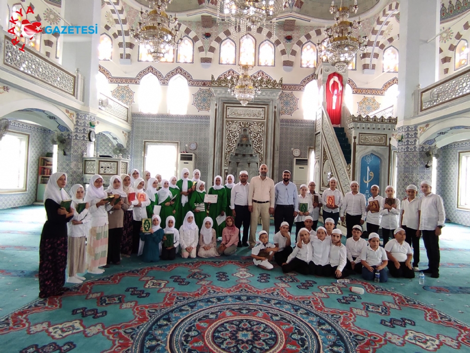 Yaz Kur'an Kursu Öğrencilerinin Hatim Duası Yapıldı