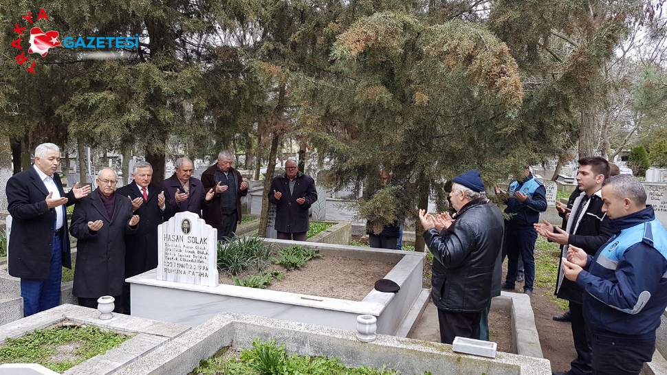 Hasan Solak Kabri Başında Anıldı