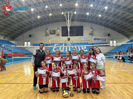 İpsala Atatürk Ortaokulu Voleybolda İl Şampiyonu Oldu